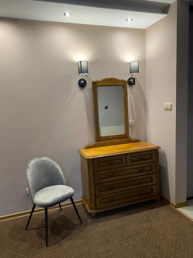 Hotel Baltazar プウトゥスク エクステリア 写真